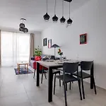 Lejlighed Charming Apartment, Your Perfect Getaway