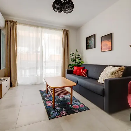 Charming Apartment, Your Perfect Getaway Lägenhet *